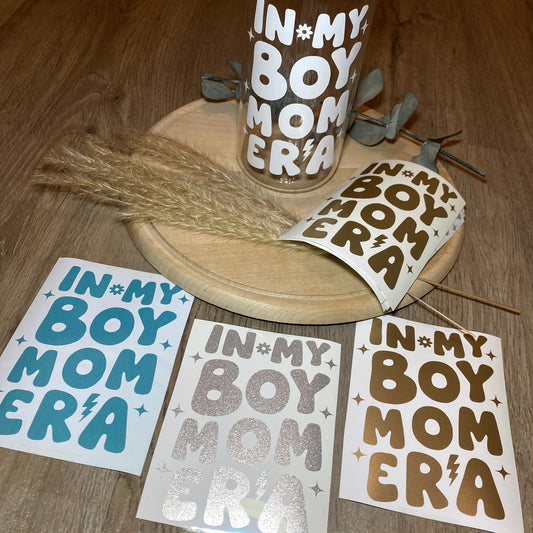 Aufkleber „IN MY BOY MOM ERA“ für Trinkgläser