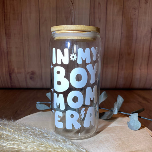 Trinkglas mit Deckel und Strohhalm „IN MY BOY MOM ERA“