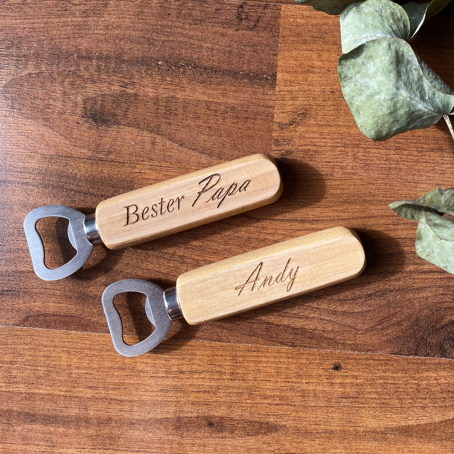 Flaschenöffner aus Holz mit persönlicher Note