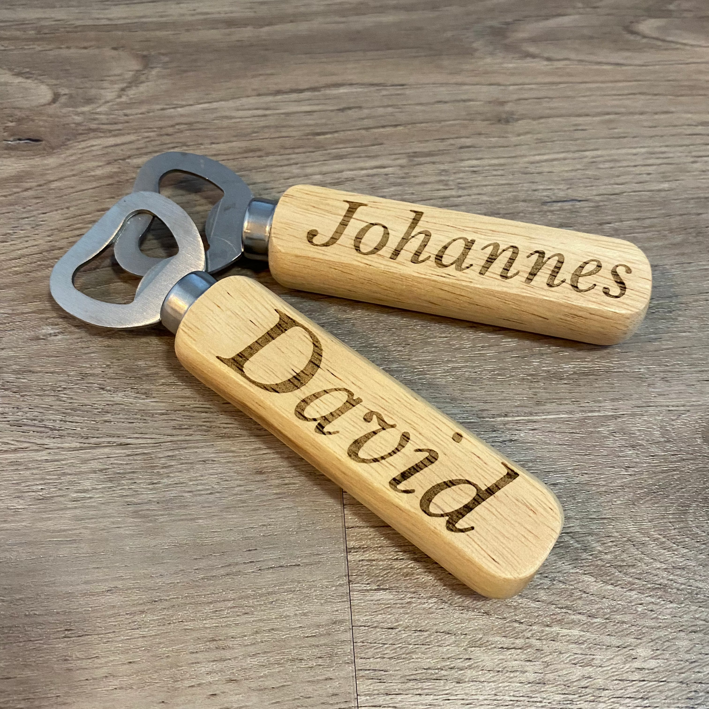 Flaschenöffner aus Holz mit persönlicher Note