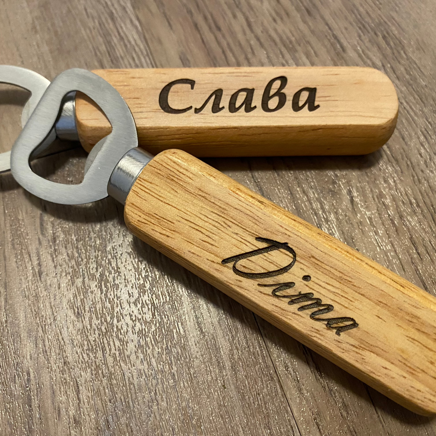 Flaschenöffner aus Holz mit persönlicher Note