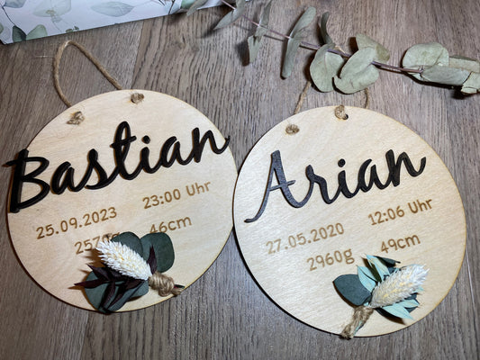Geburtstafel mit Trockenblumen aus Holz