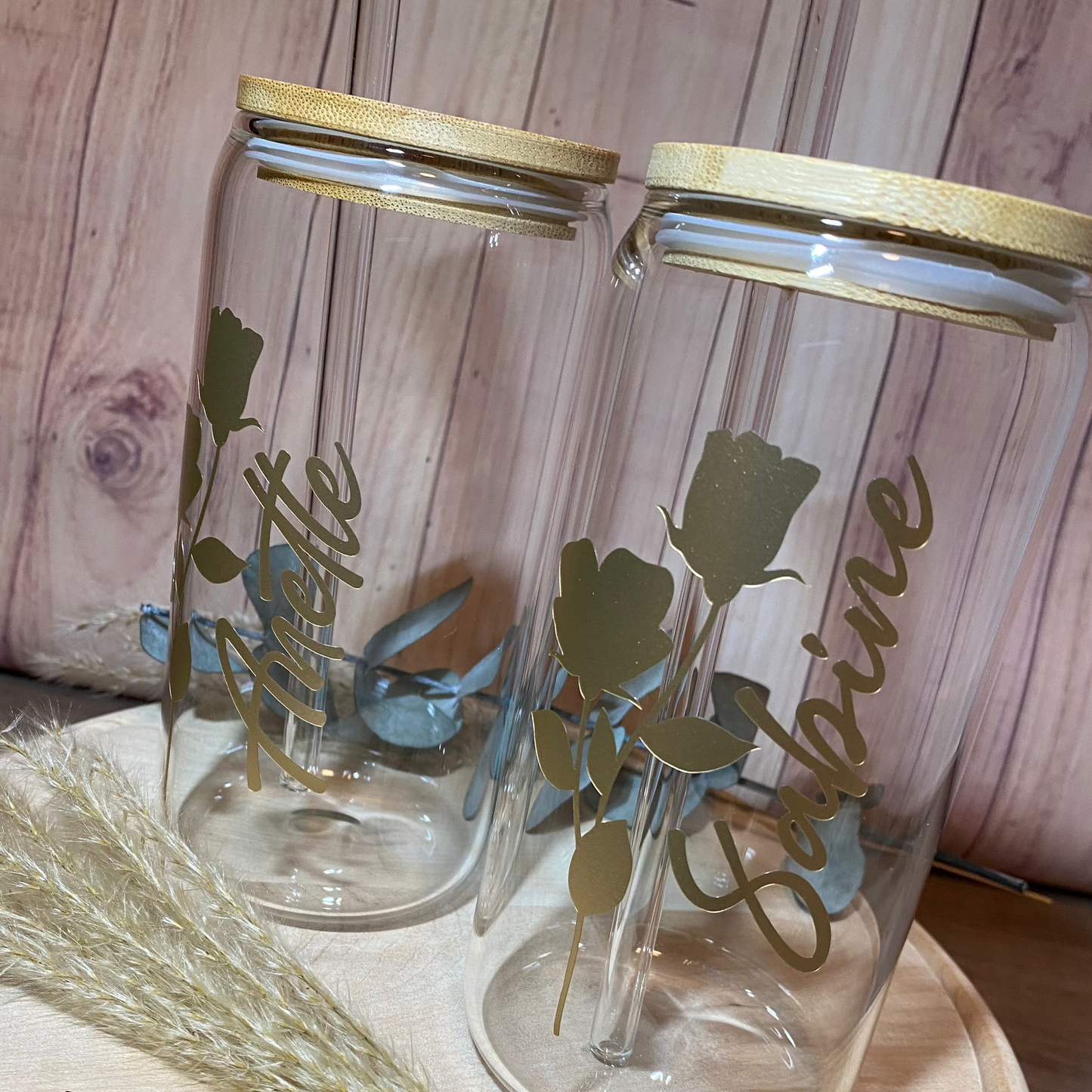 Trinkglas mit Holzdeckel und Strohhalm mit Namen