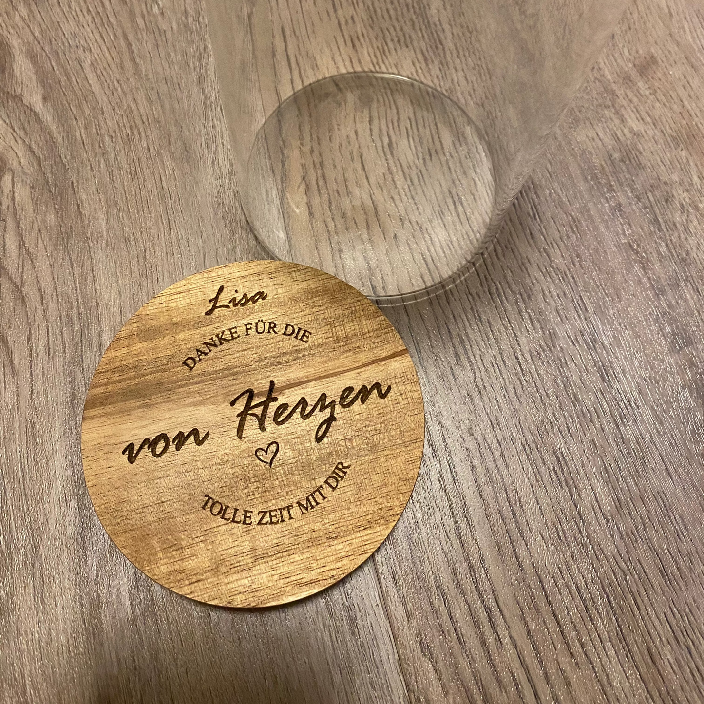 Personalisiertes Vorratsglas mit Holzdeckel. Als Abschiedsgeschenk für Erzieher, Lehrer, Freunde, Familie
