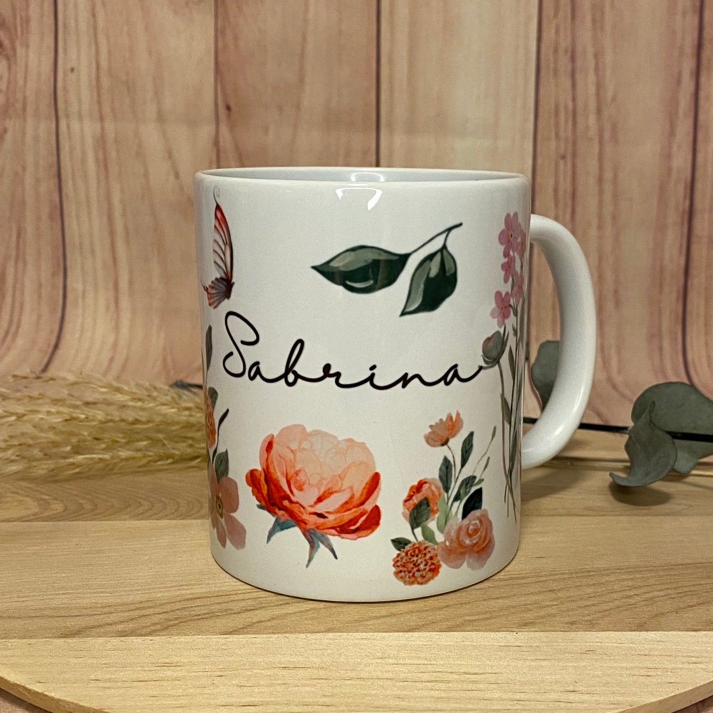 Tasse mit Namen und schönem Blumenmotiv