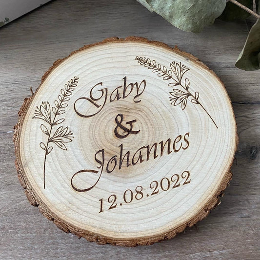 Personalisierte Holzscheibe perfekt als Hochzeitsgeschenk