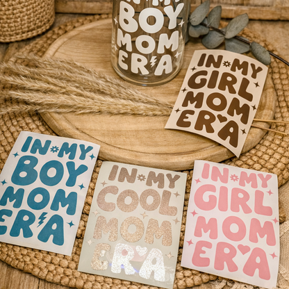 Trinkglas mit Deckel und Strohhalm „IN MY COOL MOM ERA“