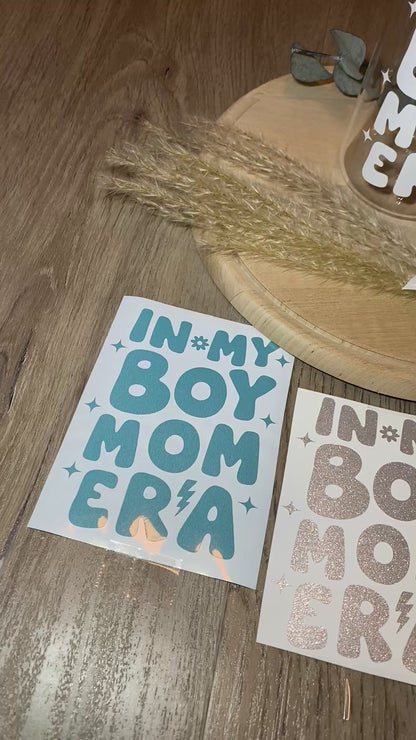 Trinkglas mit Deckel und Strohhalm „IN MY BOY MOM ERA“